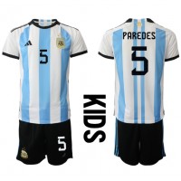 Camiseta Argentina Leandro Paredes #5 Primera Equipación Replica Mundial 2022 para niños mangas cortas (+ Pantalones cortos)